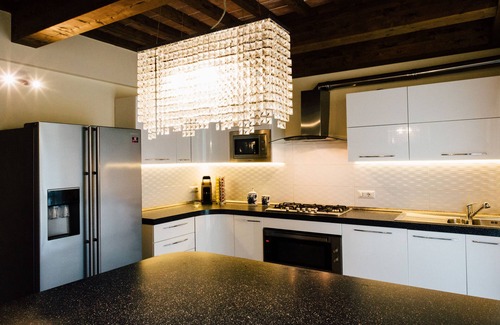 Pescia Apartment | 2 double bedrooms, one bathroom, one living room, kitchen, garden and car.