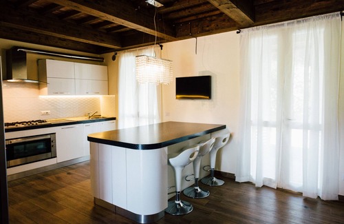 Pescia Apartment | 2 double bedrooms, one bathroom, one living room, kitchen, garden and car.