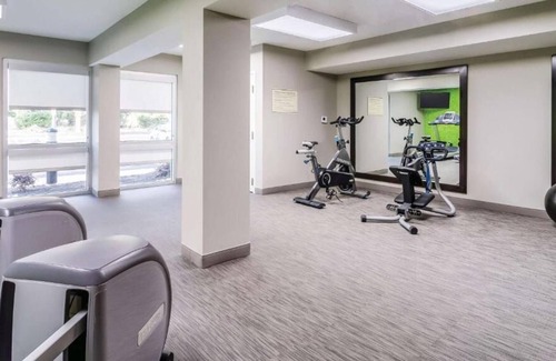 Myrtle Beach Hotel | 2 Double Beds Deluxe Rm at La Quinta Inn by Wyndham Myrtle Beach- N Kings Hwy
