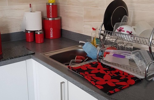 Ebbsfleet Valley Apartment | 2 double beds plus 2 sofa beds in a 2 bed apartment.
