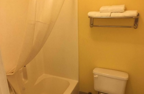 Hawkinsville Hotel | 2 Double Beds Non-Smoking