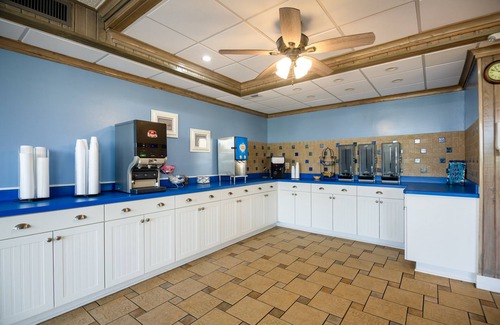 Kill Devil Hills Hotel | 2 Double Beds Guestroom with Pool View