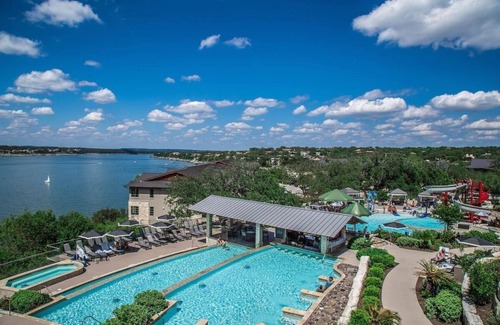 Lakeway Hotel | 2 Double Queen Units with Lakeview, Outdoor Pool, Free Parking!