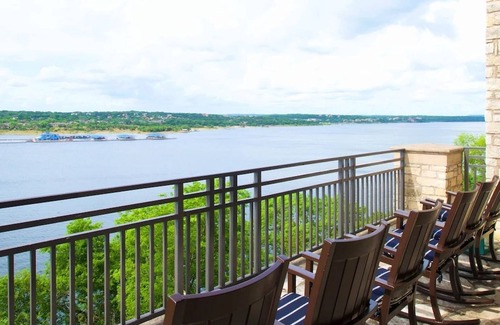 Lakeway Hotel | 2 Double Queen Units with Lakeview, Outdoor Pool, Free Parking!