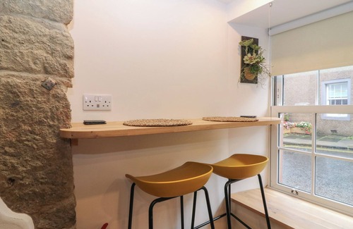 Gattonside Cottage | 2 EAST PORT, pet friendly, with a garden in Melrose
