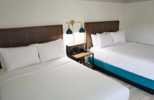 Downtown San Francisco Hotel | 2 Elegant Units with Heated Pools in the Heart of San Francisco