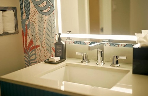 Downtown San Francisco Hotel | 2 Elegant Units with Heated Pools in the Heart of San Francisco