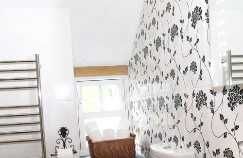 Blaencelyn Cottage | 2 ensuite bedroom cottage, sleeps 4, hot tub, 1 dog welcome, coastal