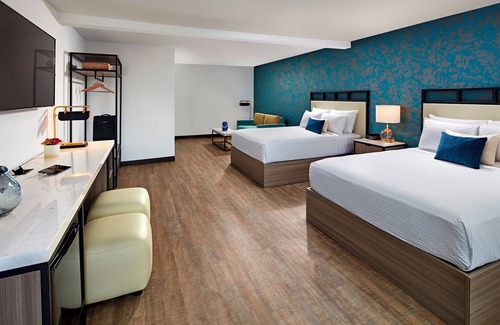 Beach Barber Tract Hotel | 2 Family-Friendly Rooms Perfect for Relaxing Getaways with Swimming Pool