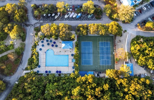 Tavernier Apartment | 2 Family-friendly Suites To Enjoy with Full-Kitchens | Private Beach Access