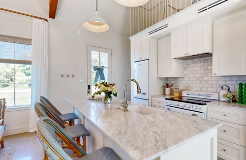 Brenham Cottage | 2 Farmhouse chic cottages between Brenham and Lake Somerville- open layout, W/D
