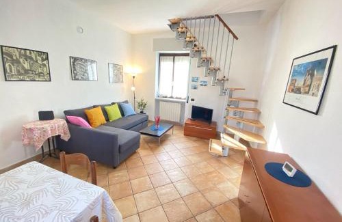Trezzano Rosa Apartment | 2 Flat Discografica, in Corte Tranquilla, vicino a Leolandia, comoda per Gruppi o Famiglie