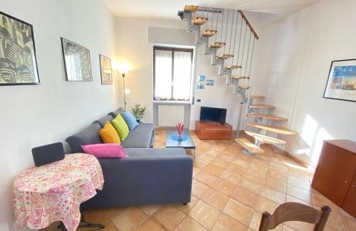 Trezzano Rosa Apartment | 2 Flat Discografica, in Corte Tranquilla, vicino a Leolandia, comoda per Gruppi o Famiglie