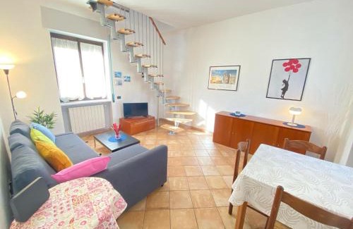 Trezzano Rosa Apartment | 2 Flat Discografica, in Corte Tranquilla, vicino a Leolandia, comoda per Gruppi o Famiglie