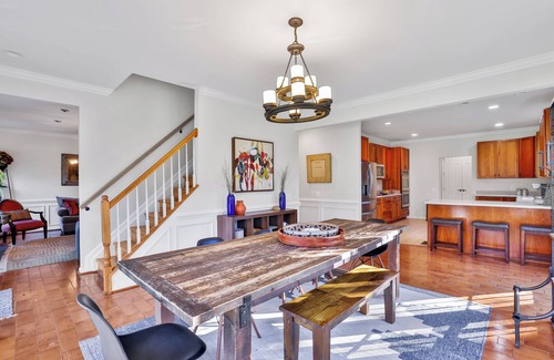 Purcellville House | 2 for 1: Spacious 5BR home w/attached apartment: 5mins to Nova's Best Vineyards!