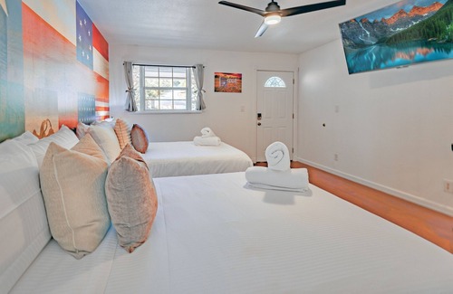 Canyon Lake Cabin | 2 Full Beds Ste w/Kitchenette AT OPEN Boat Ramp #1