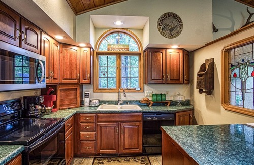 Hot Springs Village House | 2 Granada Way - HDTV, WIFI. A large, spacious luxury golf front home on Diamante