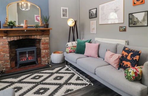 Newent Cottage | 2 HIGH STREET, pet friendly, with open fire in Newent