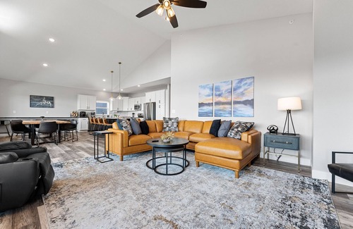 Branson House | 2 Homes 1mi to SDC Sleeps 56 Pools Sauna Hot Tubs