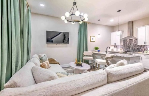 Nashville House | 2 Homes! 21 Beds & Rooftop Views! 10 to Downtown!