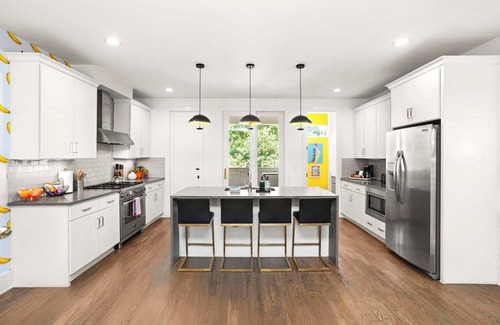 Eighth Avenue House | 2 Homes Downtown Great for Big Groups!