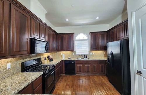 Woodlake - Briar Meadow House | 2 Homes Galleria Private Jacuzzi KING BED