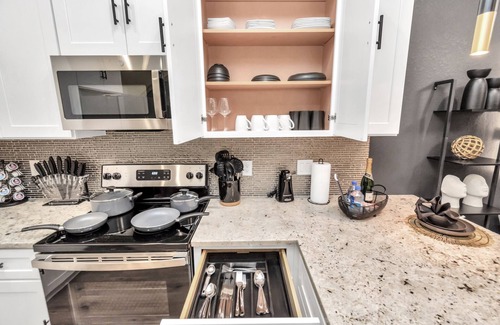 Southeast Houston Apartment | 2 Homes! Sleeps 20 | Games| Gated Parking & More!, 2 Homes! Sleeps 18 | Games| Gated Parking & More!
