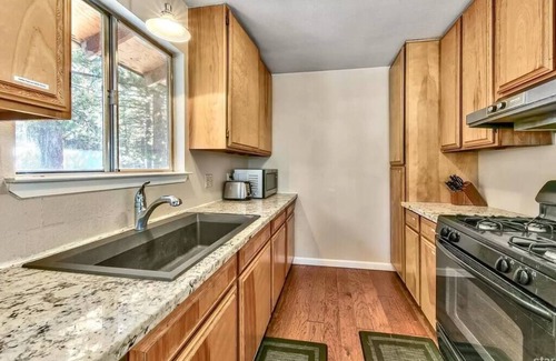 Al Tahoe House | 2 Homes with 6 Bdr near the lake w/Hottub