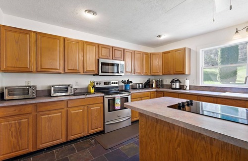 Mill Ridge House | 2 Hot Tubs, Pool, Fire Pit, 9 Ensuite Bathrooms, Game Room, Trails, Sleeps 25!