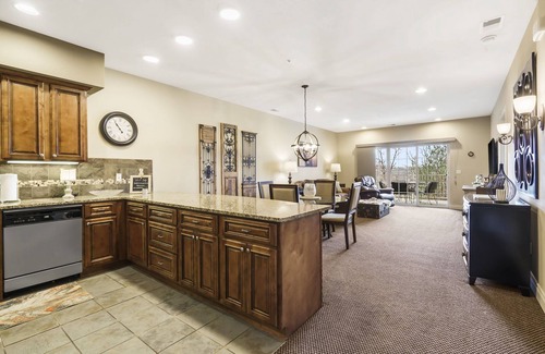 Branson Condo | 2 HUGE LUXURY Condos w/Pool & Elevator! Fun! Rec PLEX!12 Min To SDC and TR LK!