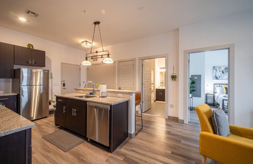Hackensack Apartment | 2 King Bed 2 Bath Easy ride to NYC and Shopping