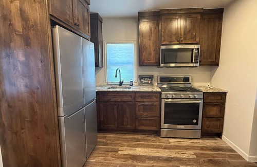 Stillwater House | 2 King Bed OSU Rental House