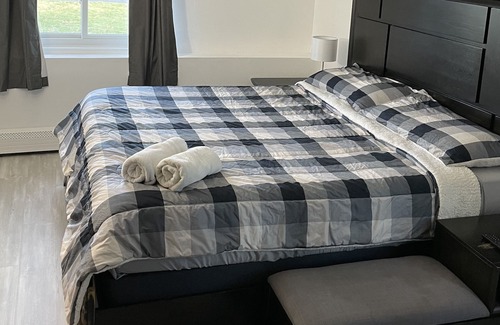 North Bellport Apartment | 2 King Bed Suite Apartment Near The Hamptons/NYC