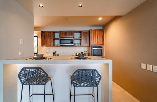 Centro Condo | 2 King Bed Suites, Ocean Views & Beach Access