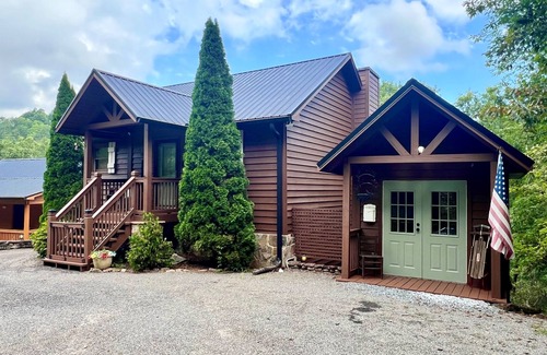 Hiawassee House | 2 KING BEDS, 25 min to Helen, Hiawassee GA