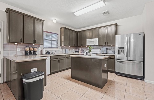 Baytown House | 2 King Beds+Coffee&Ceral Bar+Sleeps 12+W&D