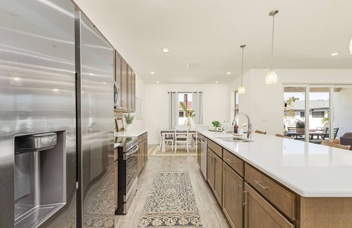 Trafalgar House | 2 King Beds - Outdoor Kitchen - Waterfall Pool - New & Modern