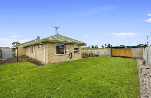 Hamilton House | 2 king single beds private room