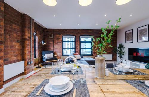 Leeds City Center Apartment | 2 King Size Beds in Manhattan styled Oversize Apartment