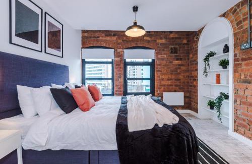 Leeds City Center Apartment | 2 King Size Beds in Manhattan styled Oversize Apartment