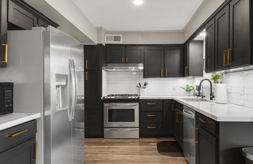 College Station House | 2 King Suites | Gameroom | Pool Table | Group Fun!