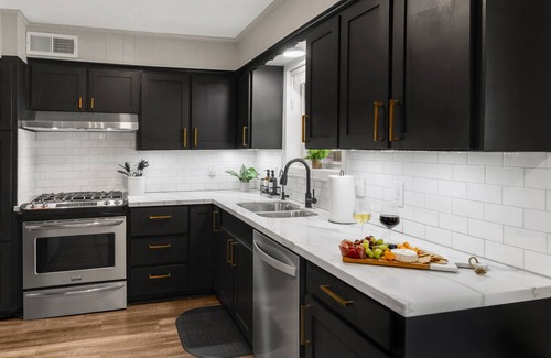 College Station House | 2 King Suites | Gameroom | Pool Table | Group Fun!