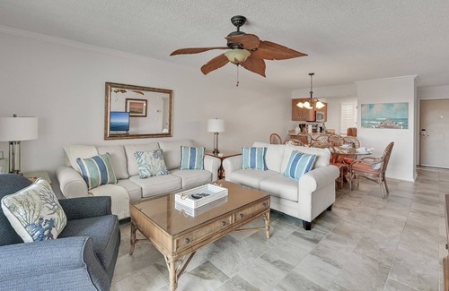 North West Florida Condo | 2 King Suites + Sunsets + Heated Pool + Hot Tub!