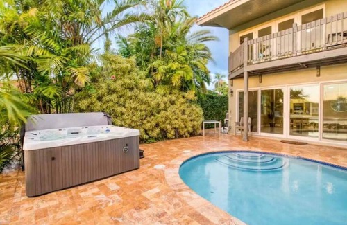 Survey Creek House | 2 King Suites, Pool & Shuffleboard, Dock Access!