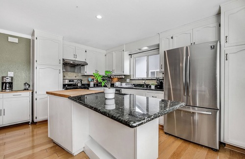 Castro Valley House | 2 Kings bed french country house with a View and Hot tub