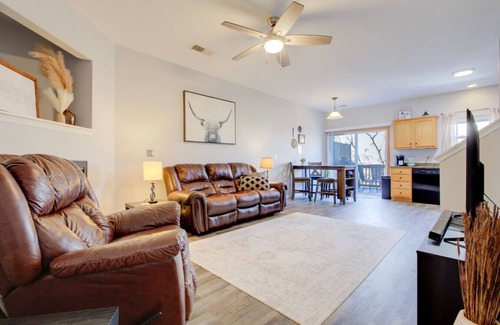 Manhattan Villa | 2 Kings, Workspace, Garage 3bdrm - Pastore`s Place