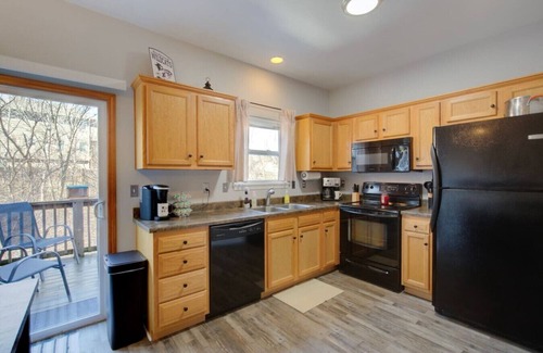 Manhattan Villa | 2 Kings, Workspace, Garage 3bdrm - Pastore`s Place