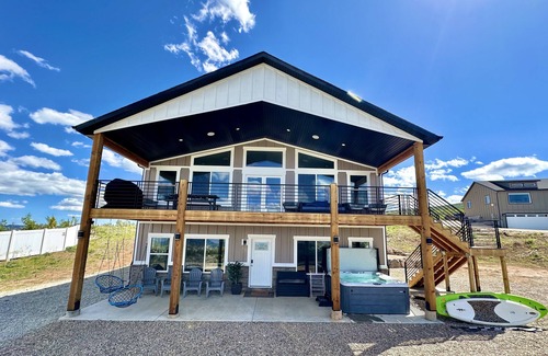 Sweetwater House | 2 Kitchen, HotTub, Game Room, Beach & Pool Access, Sleeps 22