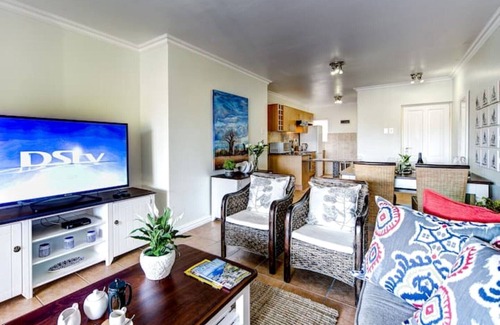 Illovo Beach Apartment | 2 La Mer - Side-sea & garden view