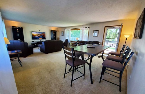Lindstrom House | 2 Lake Front Homes On the snowmobile trails w/ the best ice fishing in the area!